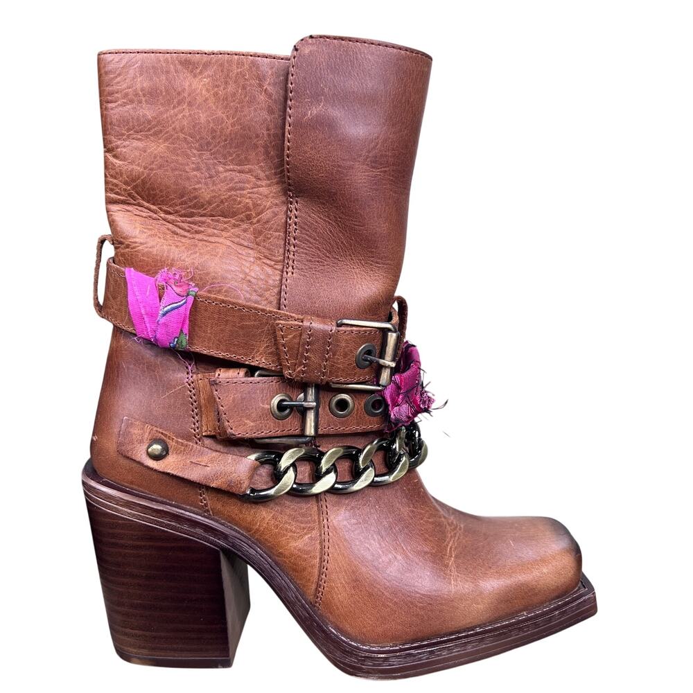 Steve Madden Cash Tan Distressed Buckle Chain Boots Size 36 US 6